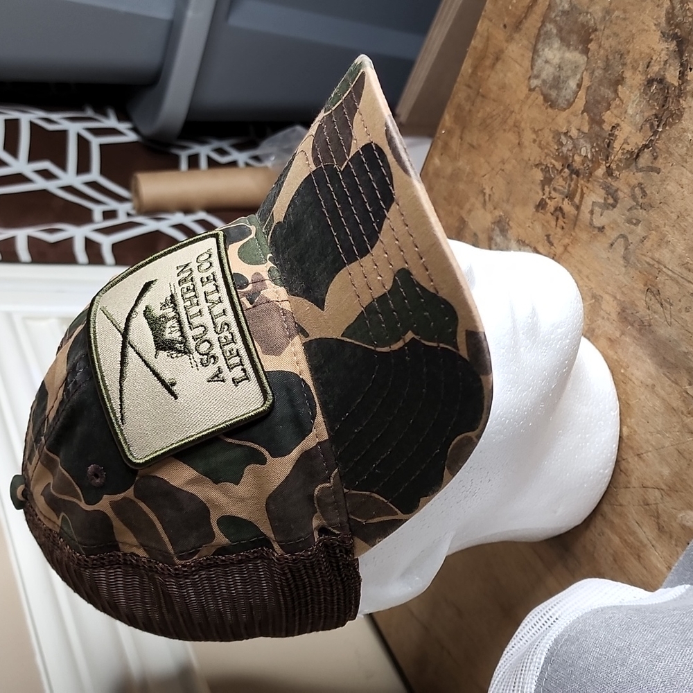 A SOUTHERN LIFESTYLE  CO. MENS CAMOUFLAGE HAT